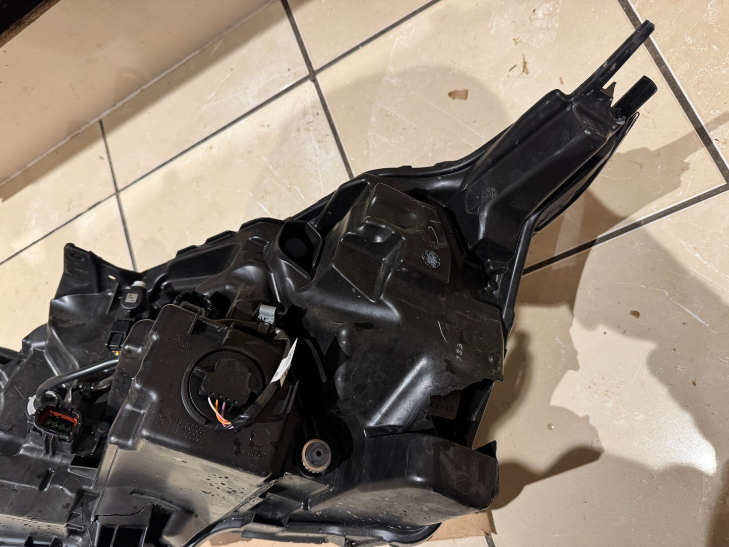 NISSAN QASHQAI (J12) 2021-2024 LED RIGHT HEADLIGHT 100-8D02F DAMAGED