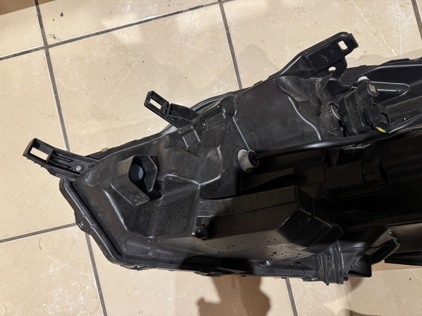 NISSAN QASHQAI (J12) 2021-2024 LED RIGHT HEADLIGHT 100-8D02F DAMAGED