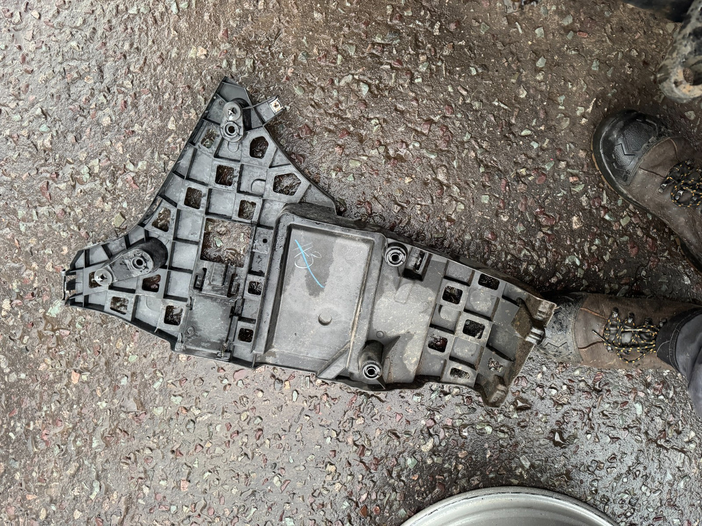 2020 BMW X5 G05 Rear Left Bumper Bracket 7420653 RHD Cracked