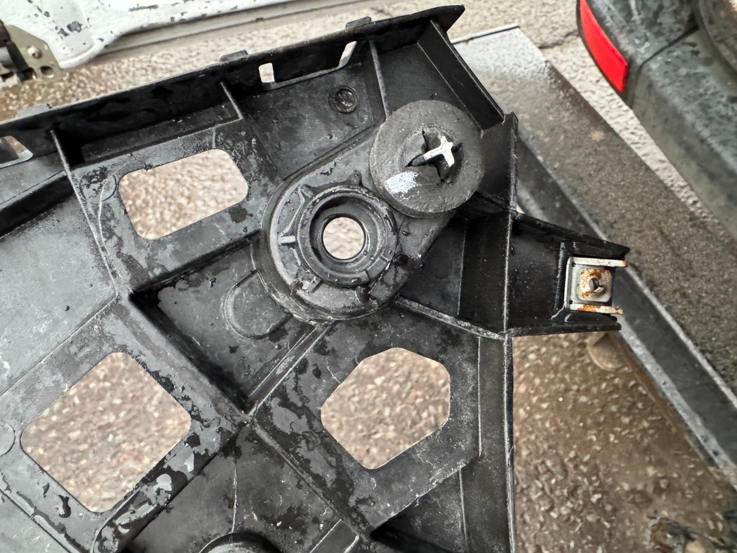 2020 BMW X5 G05 Rear Left Bumper Bracket 7420653 RHD Cracked