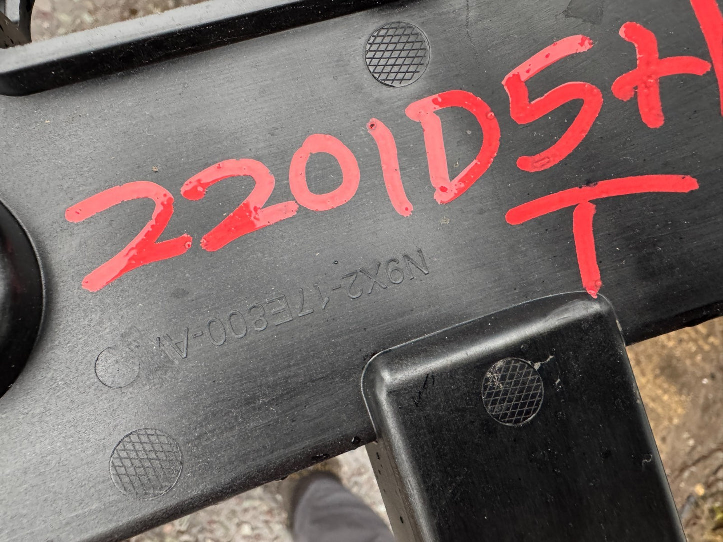 LR RANGE ROVER SPORT L461 Rear Center Lower Bracket LR168993 N9X217E800AB