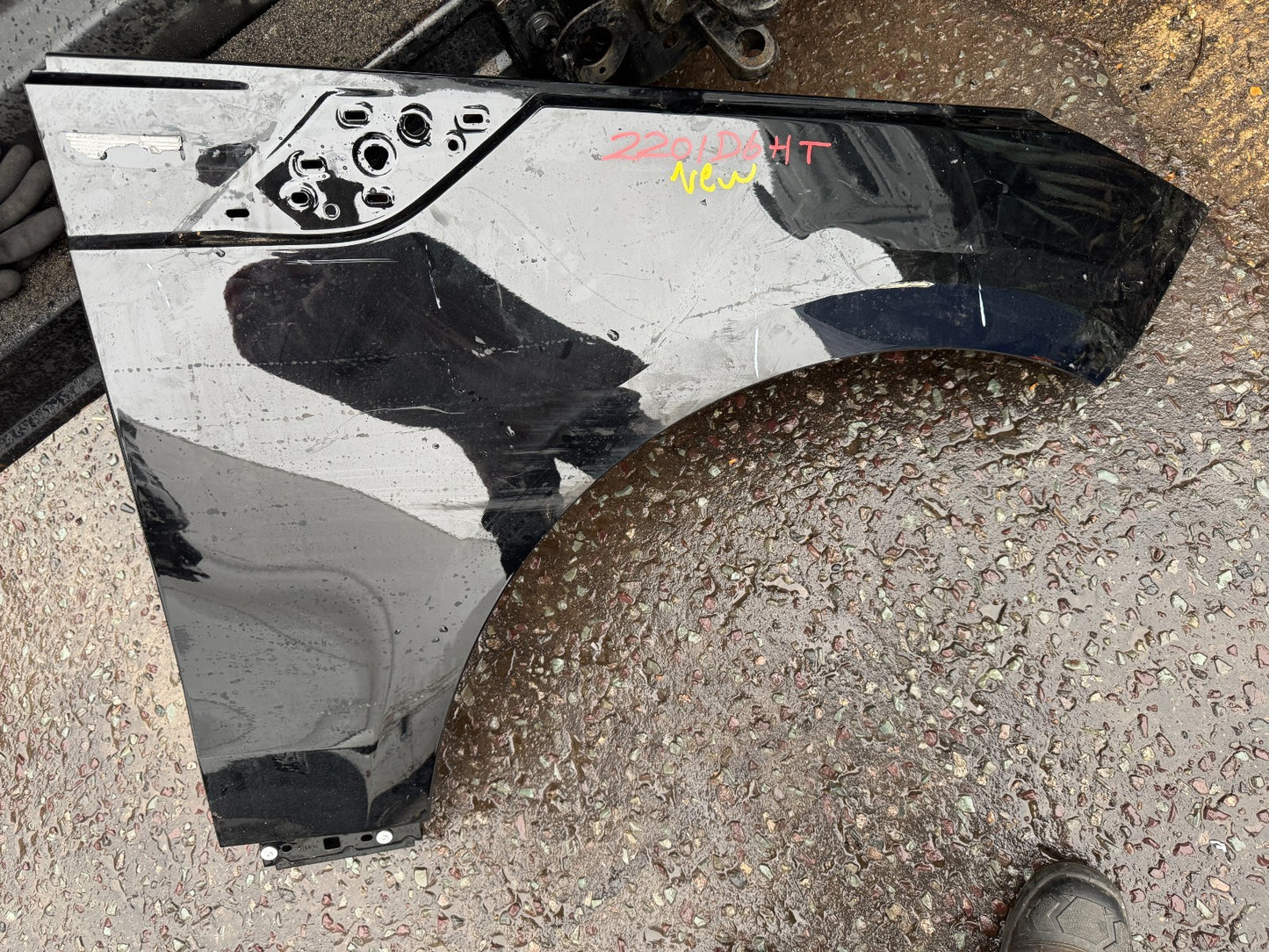 2023 onwards range rover sport l461 front right wing fender n9x216015a scratched