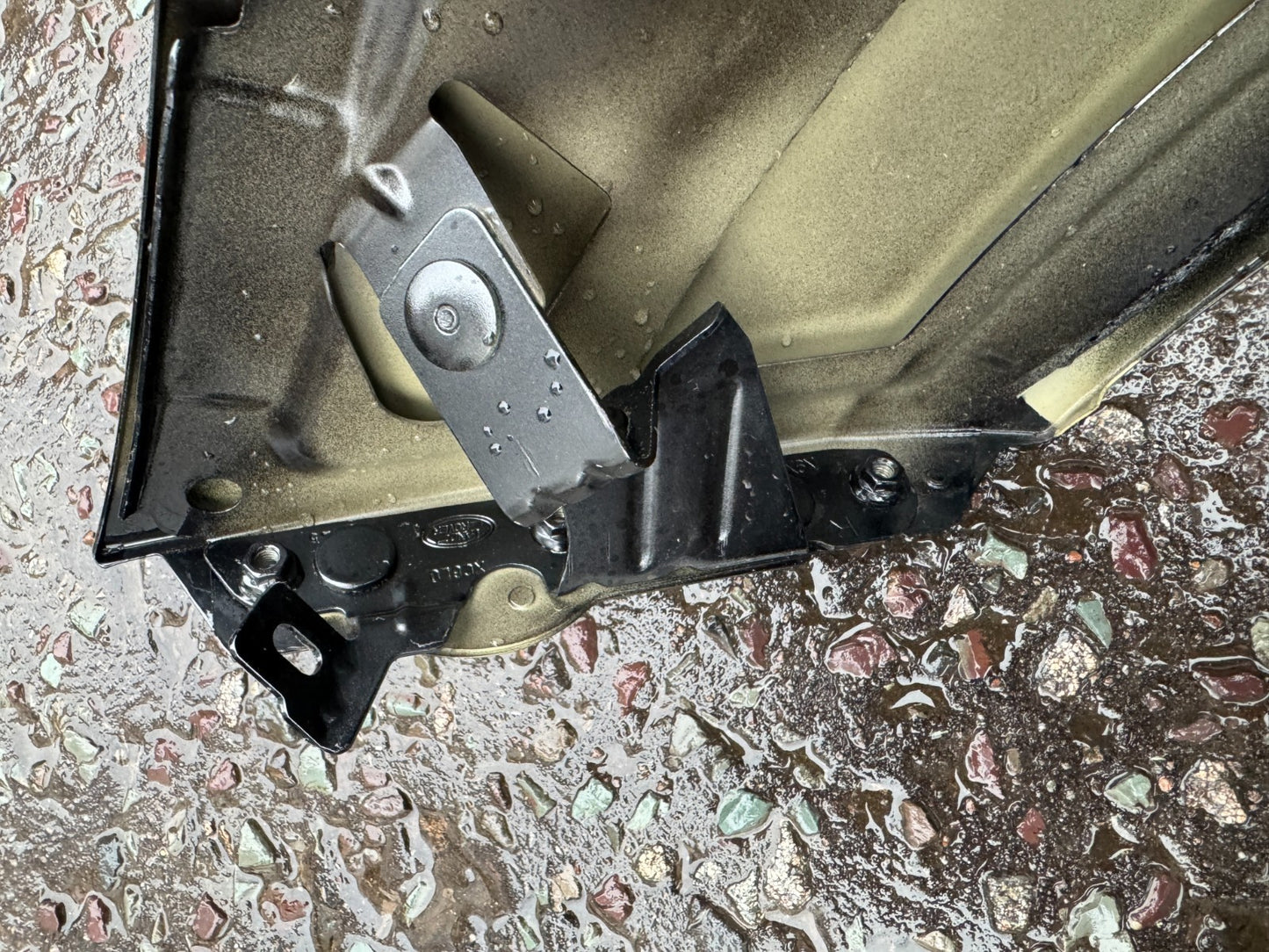 2023 onwards range rover sport l461 front right wing fender n9x216015a scratched