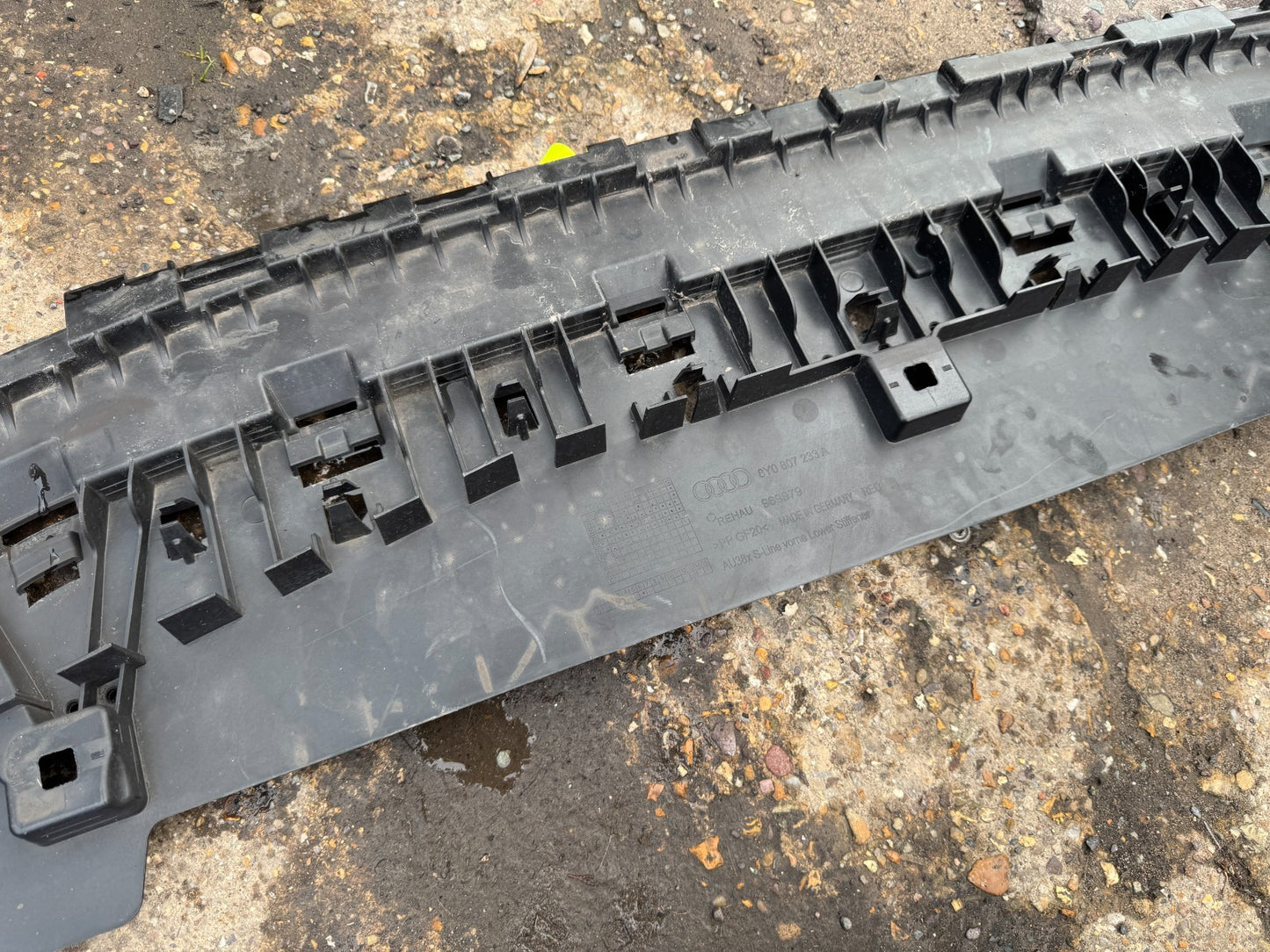 AUDI A3 8Y FRONT BUMPER SPOILER IN BLACK 8Y0807233A 2020 21 22 23 DAMAGED