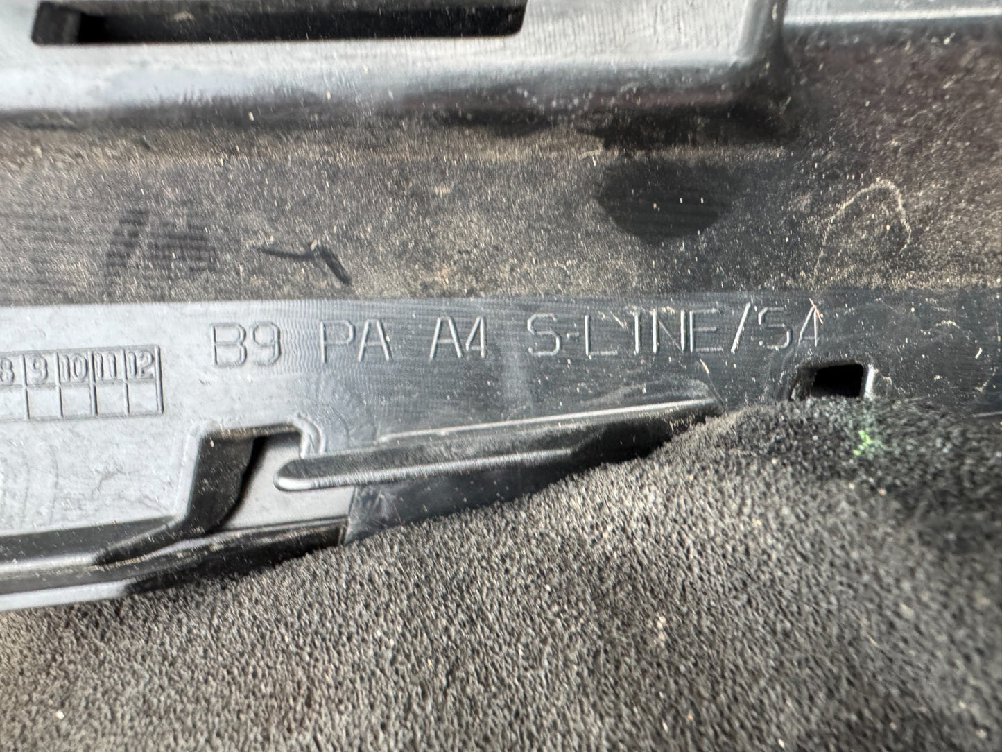 Audi A4 B9 S Line Front Right Side Grill 2019 ON 8W0807682AM Genuine