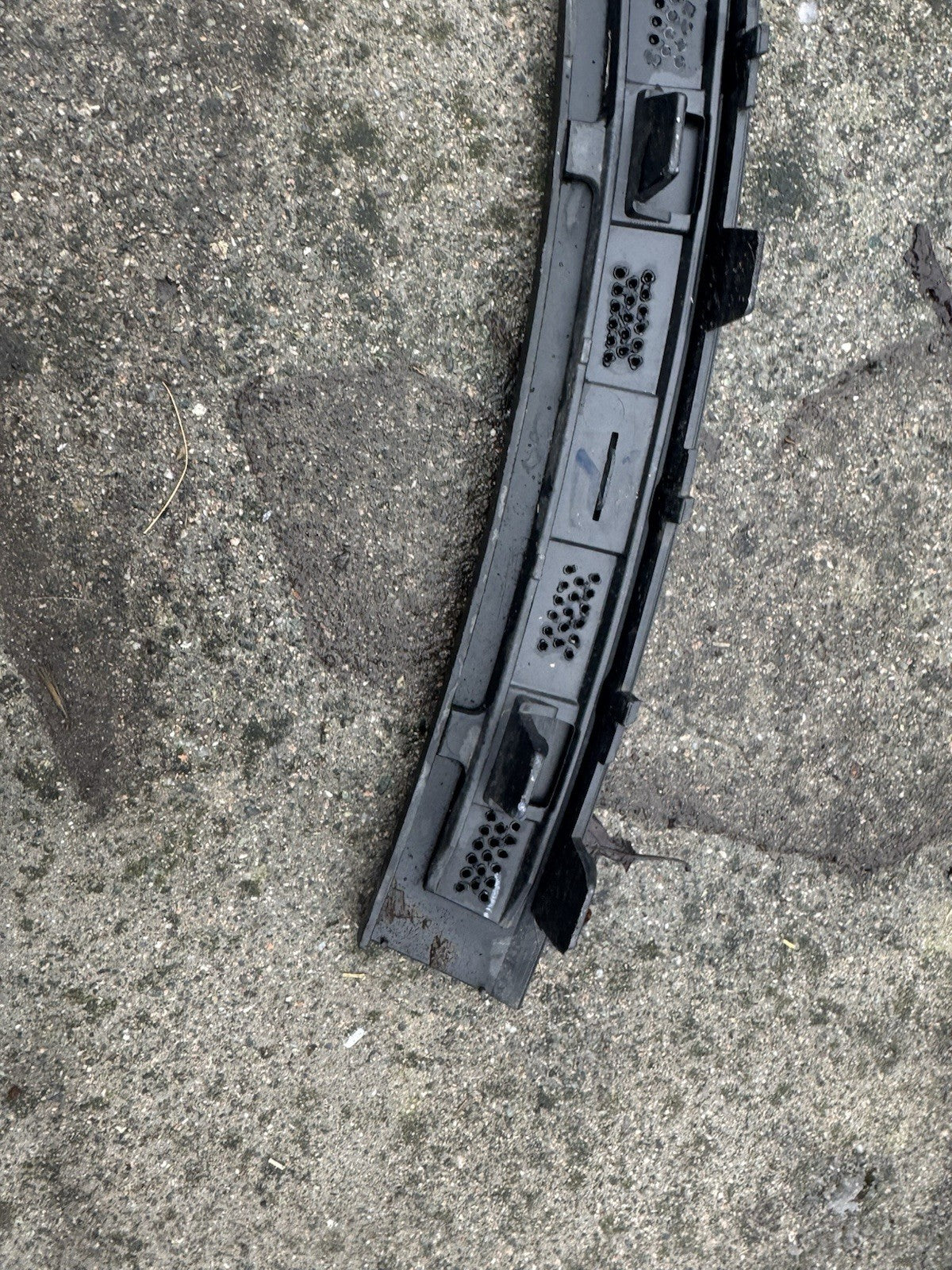 2021-2025 POLESTAR 2 WHEEL ARCH MOULDING TRIM SPAT LEFT SIDE FRONT 32216407