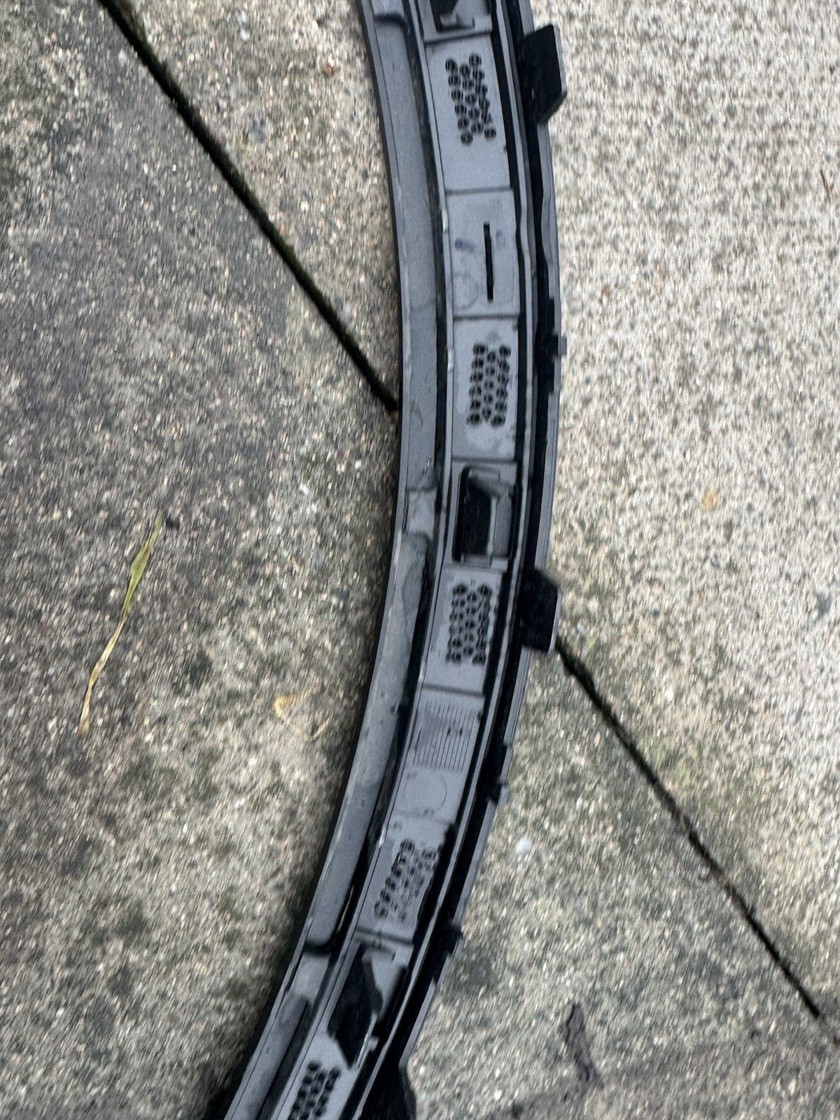 2021-2025 POLESTAR 2 WHEEL ARCH MOULDING TRIM SPAT LEFT SIDE FRONT 32216407