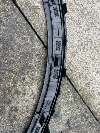 2021-2025 POLESTAR 2 WHEEL ARCH MOULDING TRIM SPAT LEFT SIDE FRONT 32216407