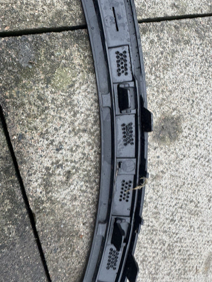 2021-2025 POLESTAR 2 WHEEL ARCH MOULDING TRIM SPAT LEFT SIDE FRONT 32216407