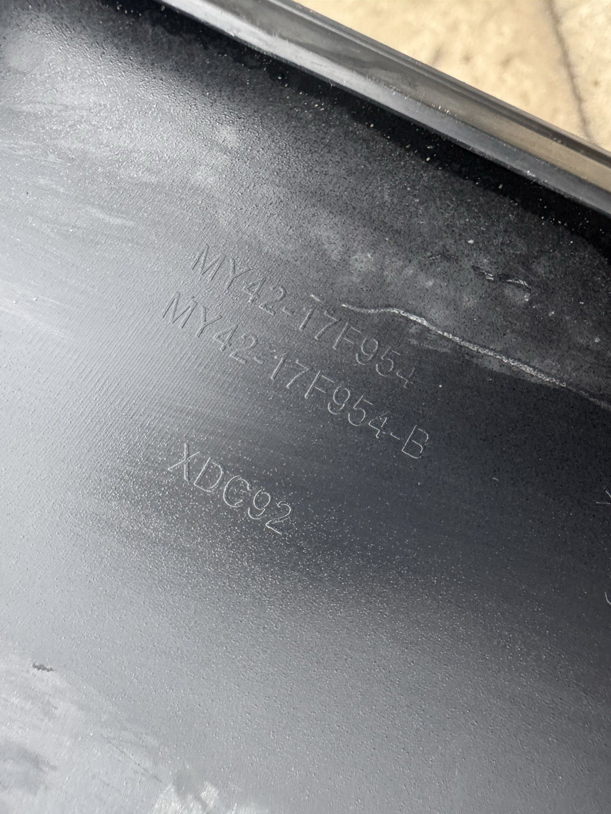 LAND ROVER DISCOVERY REAR BUMPER Trim Valance 2024 on GENUINE MY42-17F954