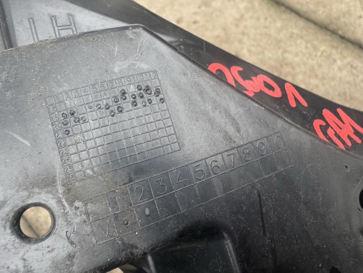 GENUINE BMW 3 SERIES G21 MSPORT REAR BUMPER LEFT PASSENGER SIDE GUIDE BRACKET