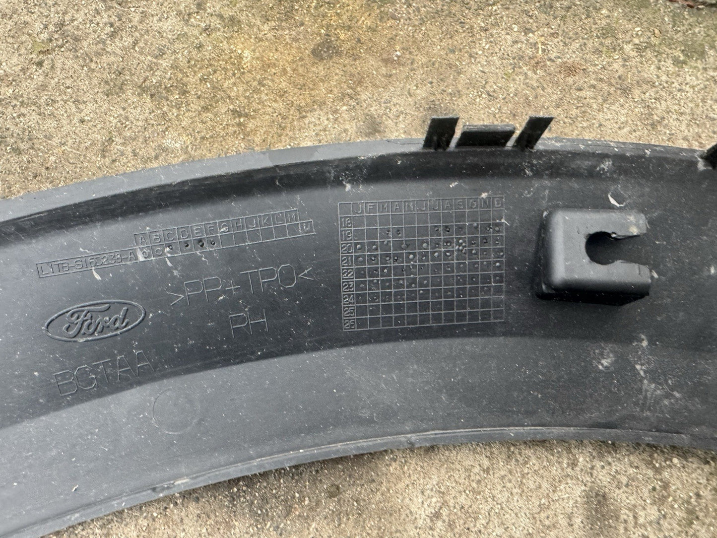 FORD PUMA FRONT RIGHT SIDE WHEEL ARCH TRIM  L1TB-S16D238-A