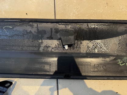 SKODA KAROQ DOOR MOULDING TRIM PANEL REAR RIGHT DRIVER SIDE 57A854950 2019