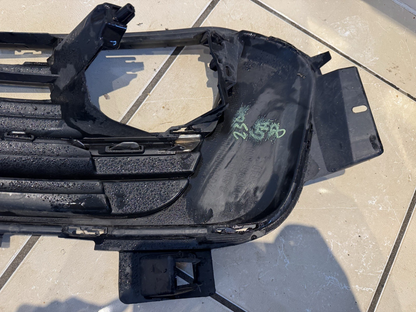 Peugeot 308 MK2 Facelift Front Right Bumper Fog Light Grille Surround Genuine