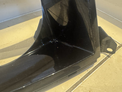 Defender L663 Front Right hand side finishing trim L8b2-13c024-AB, Santorini Blk