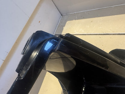 Defender L663 Front Right hand side finishing trim L8b2-13c024-AB, Santorini Blk