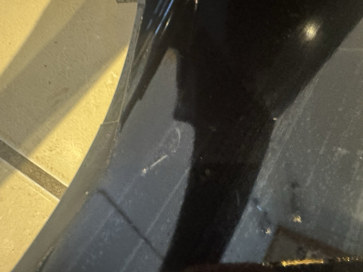 Defender L663 Front Right hand side finishing trim L8b2-13c024-AB, Santorini Blk