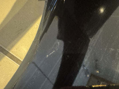 Defender L663 Front Right hand side finishing trim L8b2-13c024-AB, Santorini Blk