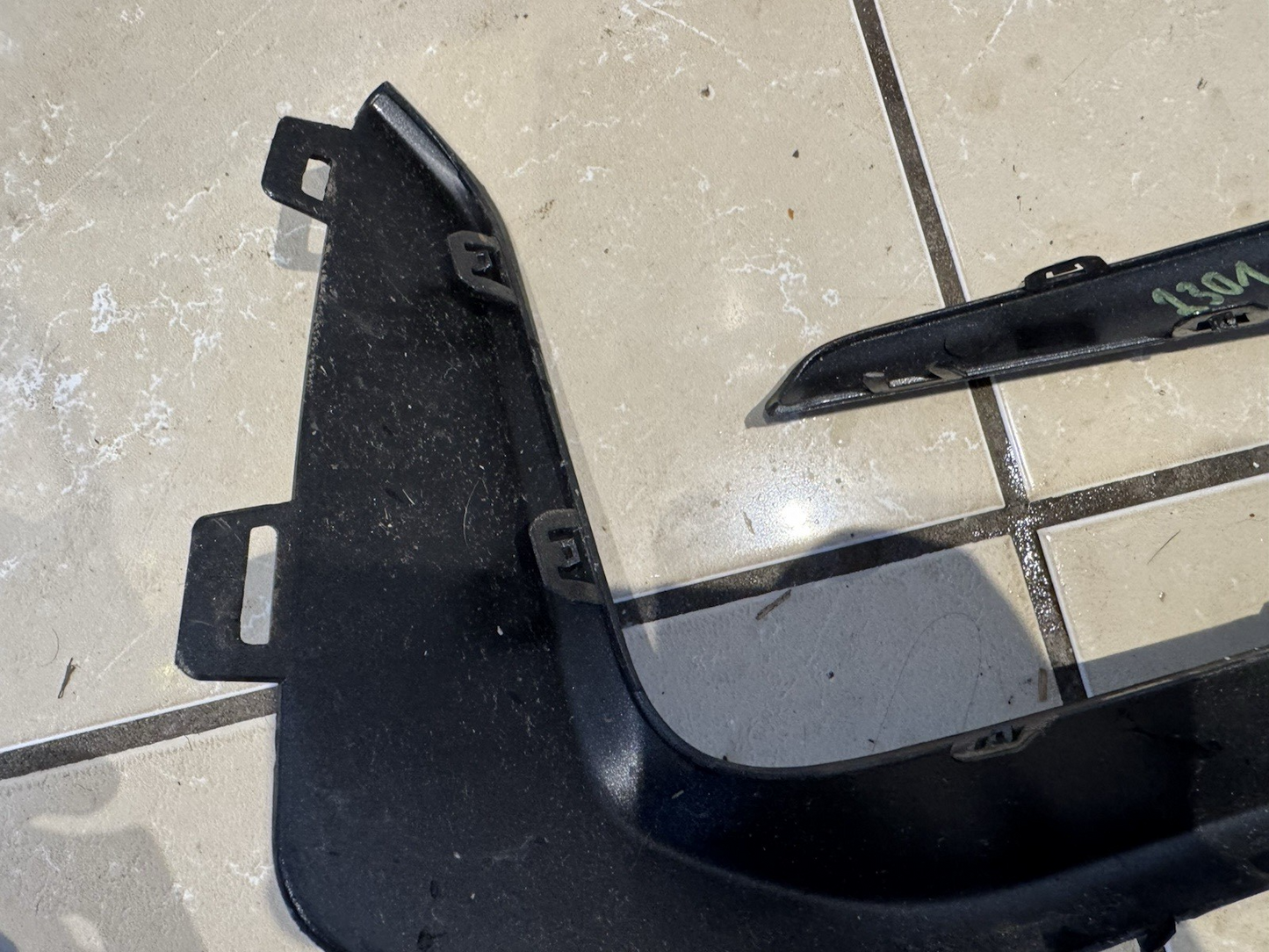 FORD KUGA III MK3 2.5 FHEV 16V 190HP LEFT FOG LIGHT FRAME LV4B-17C755-S