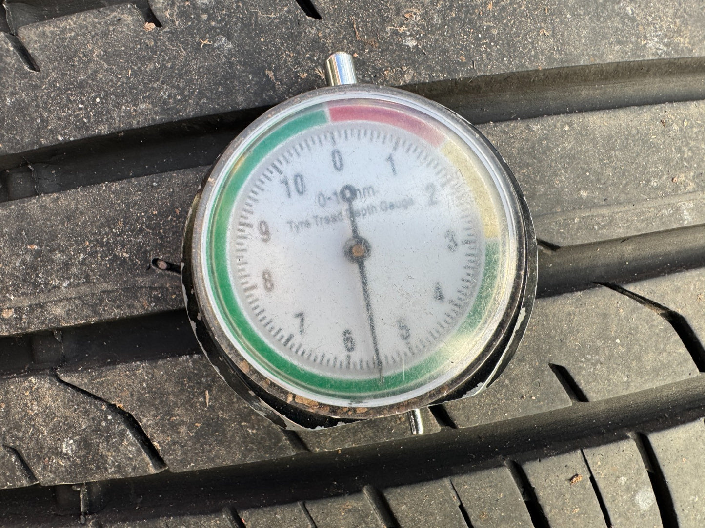 195 50 16 84v Continental ContiPremiumContact 2 5.5mm no repairs