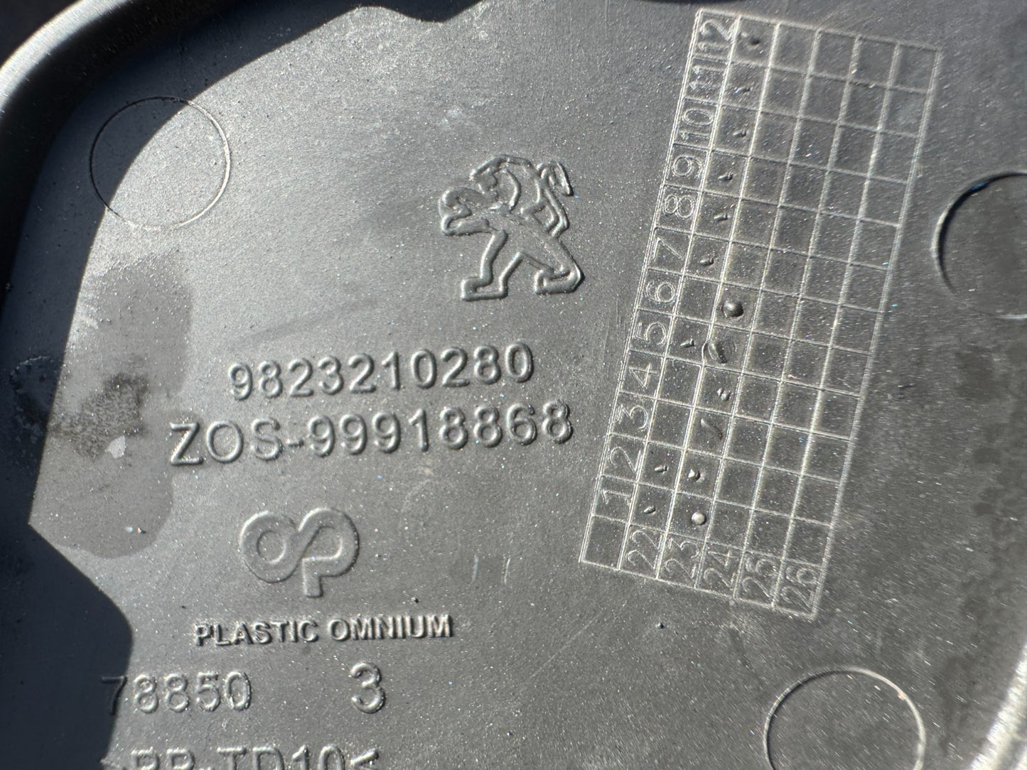 2023 PEUGEOT 208 MK2 FACELIFT FRONT TOW EYE COVER 9823210280 BLUE VERTIGO