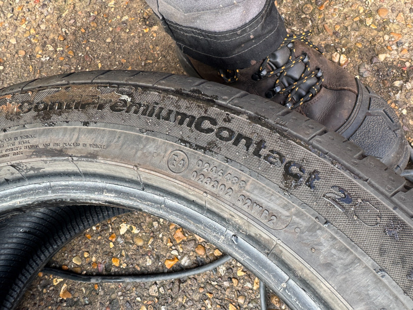 195 50 16 84v Continental ContiPremiumContact 2 5.5mm no repairs