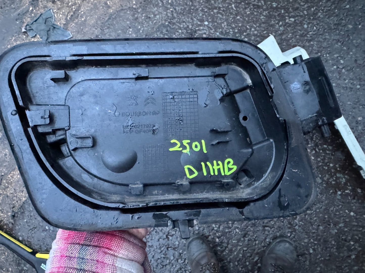 PEUGEOT 3008 MK2 P84E Fuel Flap Filler Assembly Diesel 981010968A