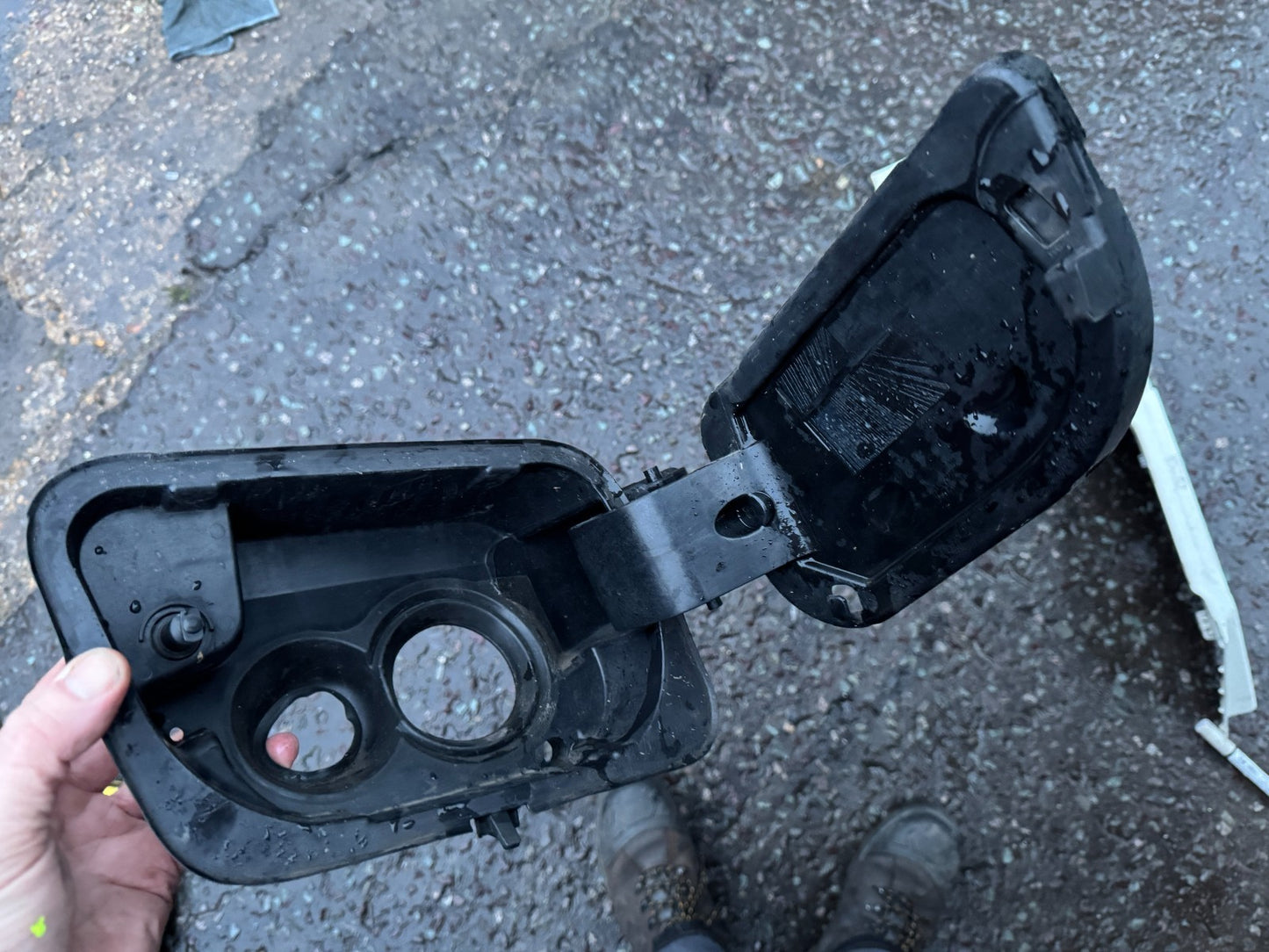 PEUGEOT 3008 MK2 P84E Fuel Flap Filler Assembly Diesel 981010968A