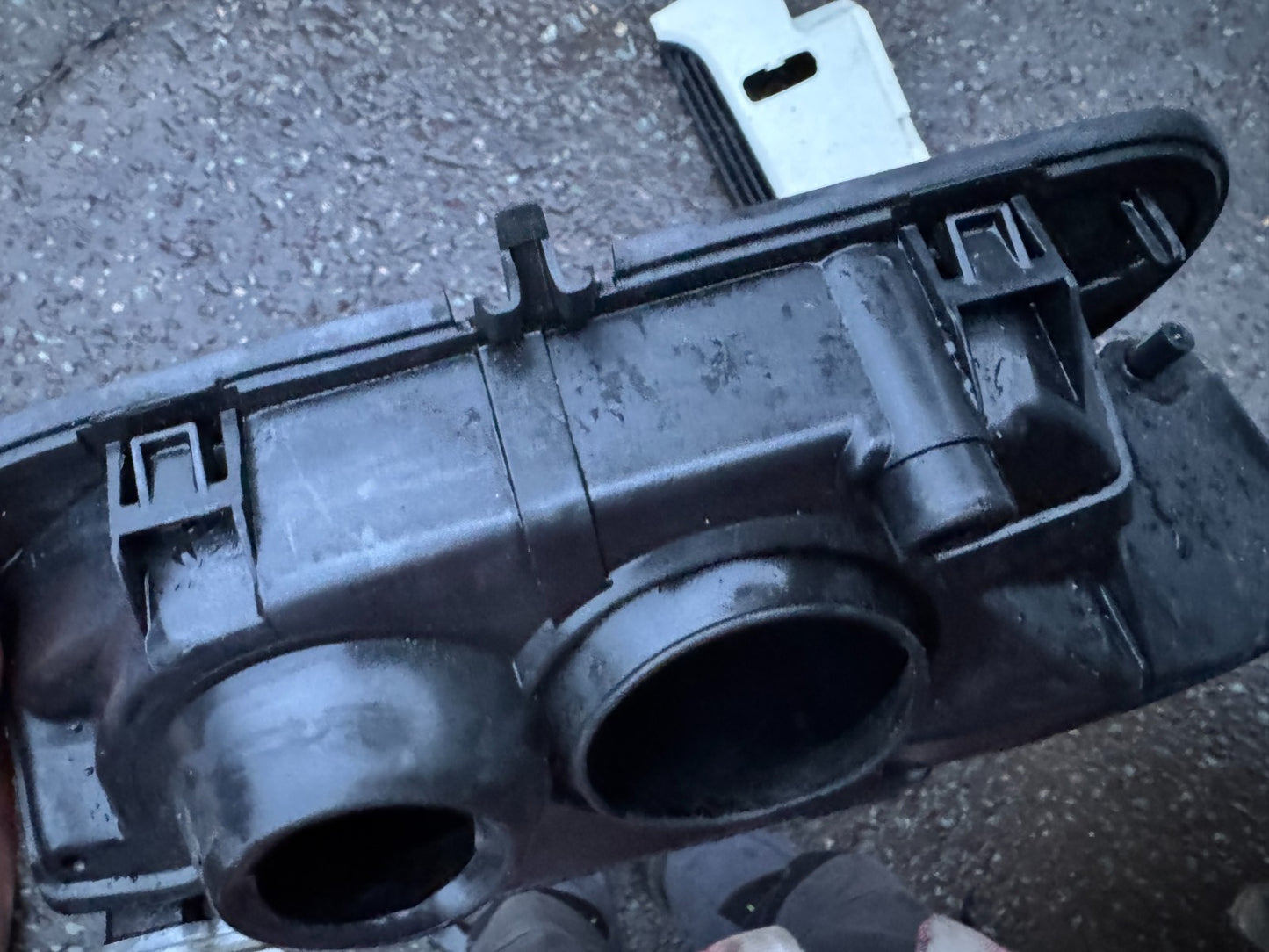 PEUGEOT 3008 MK2 P84E Fuel Flap Filler Assembly Diesel 981010968A