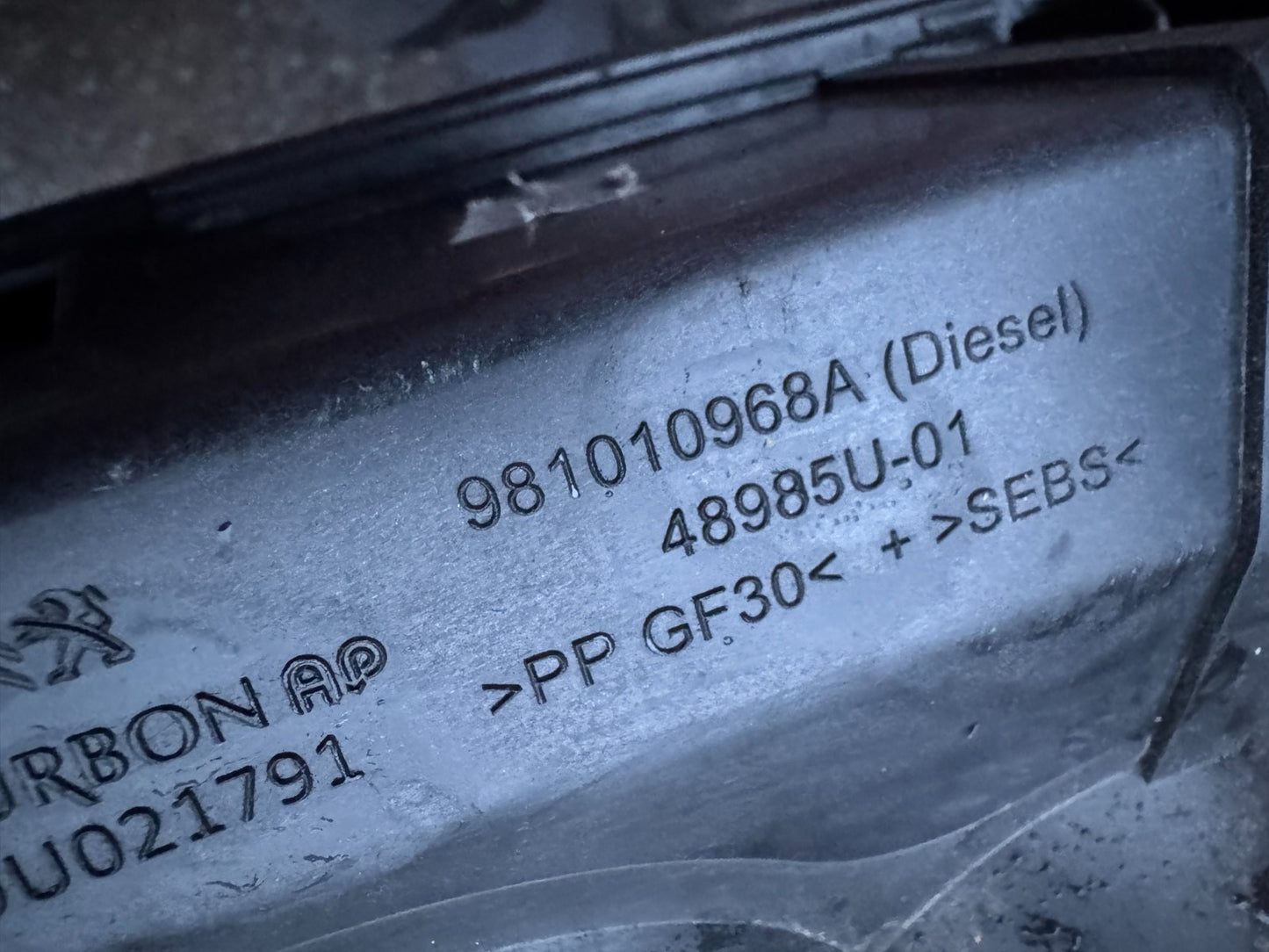 PEUGEOT 3008 MK2 P84E Fuel Flap Filler Assembly Diesel 981010968A