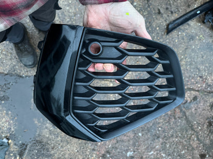 AUDI A3 Limousine 8Y Front Right Grill 8Y0807682C 2.0 Petrol 228kw 2023 25093464