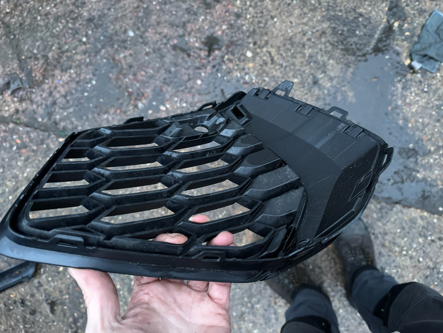 AUDI A3 Limousine 8Y Front Right Grill 8Y0807682C 2.0 Petrol 228kw 2023 25093464