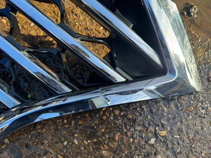 HYUNDAI TUCSON 3 2018-2020 FRONT GRILLE 86350-D7600 DAMAGED