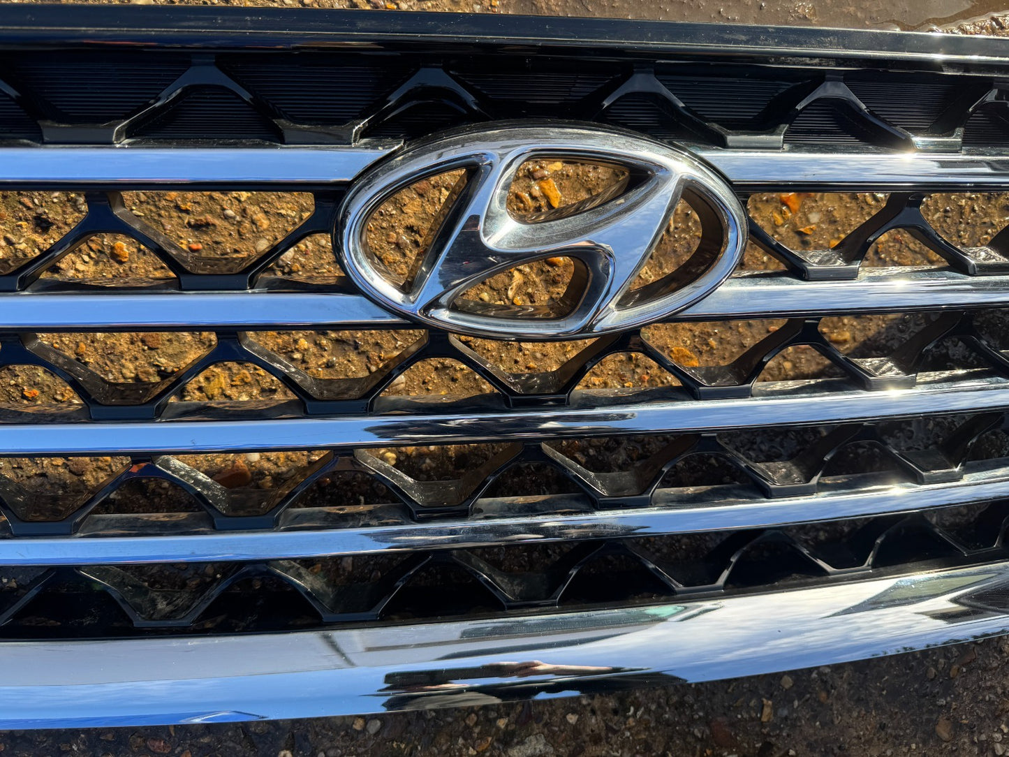 HYUNDAI TUCSON 3 2018-2020 FRONT GRILLE 86350-D7600 DAMAGED