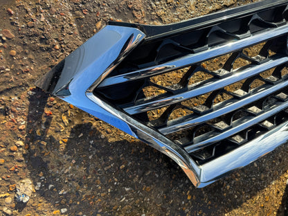 HYUNDAI TUCSON 3 2018-2020 FRONT GRILLE 86350-D7600 DAMAGED