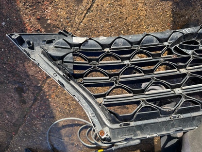 HYUNDAI TUCSON 3 2018-2020 FRONT GRILLE 86350-D7600 DAMAGED