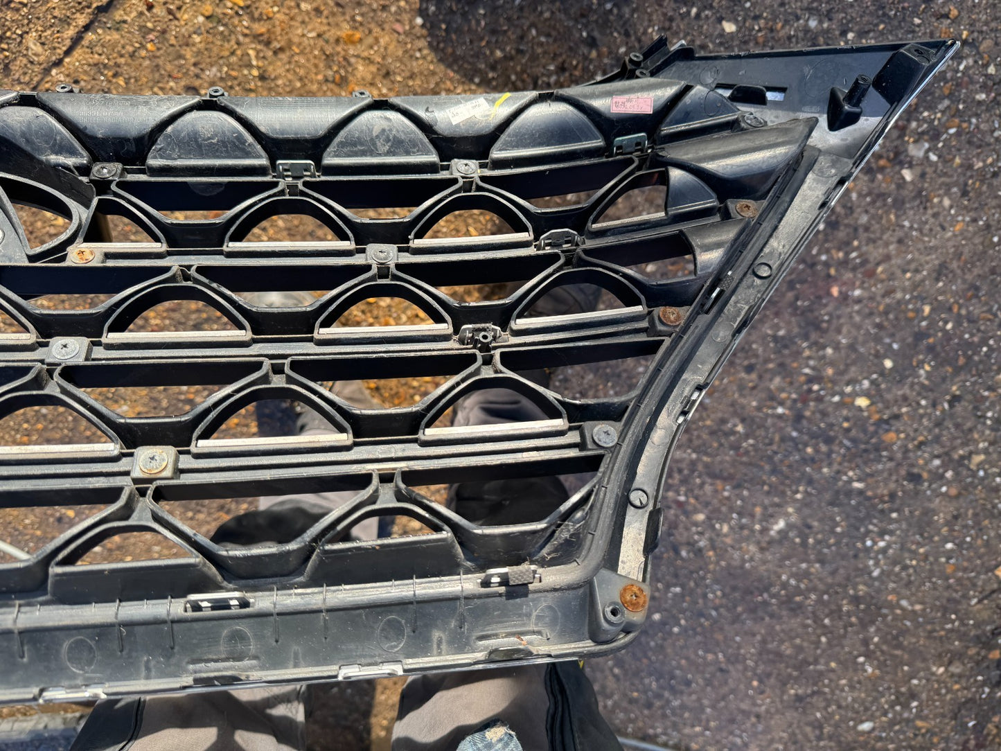 HYUNDAI TUCSON 3 2018-2020 FRONT GRILLE 86350-D7600 DAMAGED