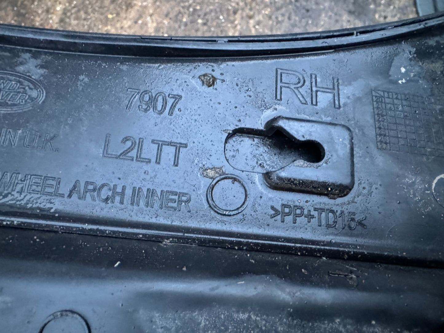 RANGE ROVER VOGUE L460 2022 on REAR RIGHT WHEEL ARCH TRIM M8E2-28370-AC