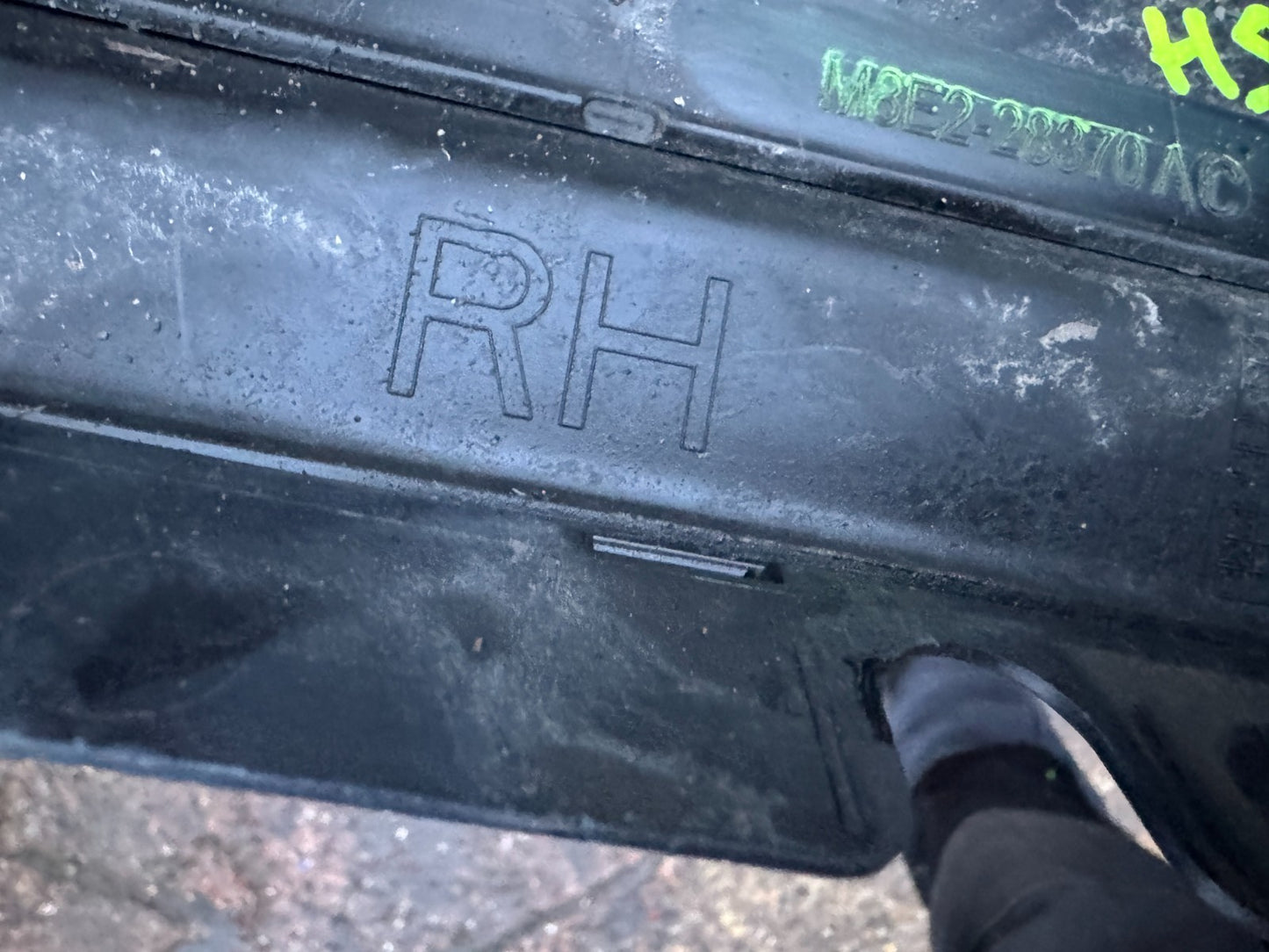 RANGE ROVER VOGUE L460 2022 on REAR RIGHT WHEEL ARCH TRIM M8E2-28370-AC