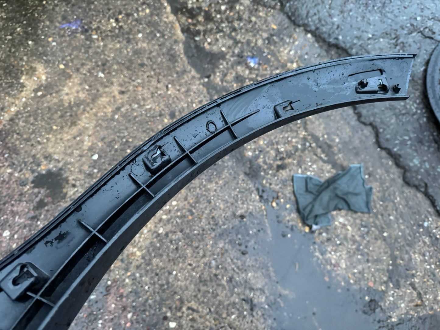 RANGE ROVER VOGUE L460 2022 on REAR RIGHT WHEEL ARCH TRIM M8E2-28370-AC