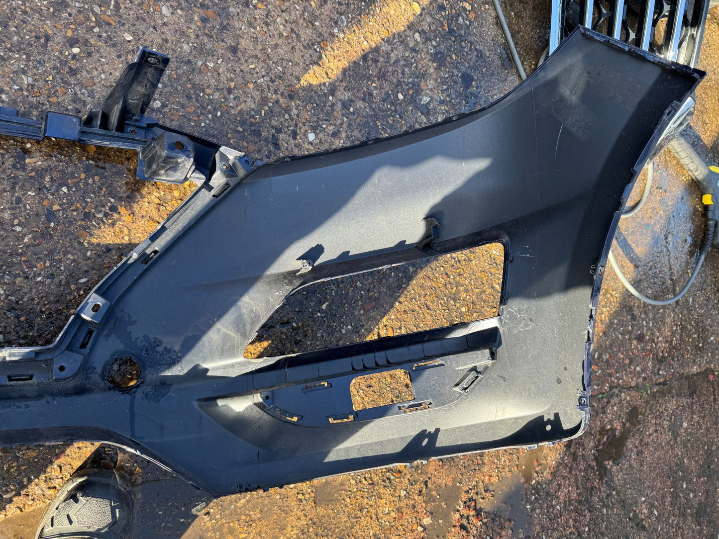 HYUNDAI TUSCON 2019 ONWARDS FRONT BUMPER P/N 86511-D7500 GENUINE SPLIT SCRATCHED