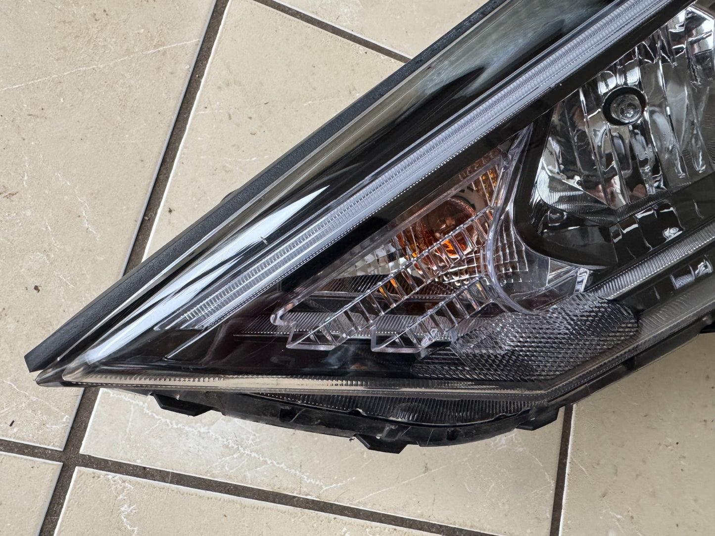 HYUNDAI TUCSON TL, TLE Front Left Headlight D792122A10 D61L D792121A30 24574870