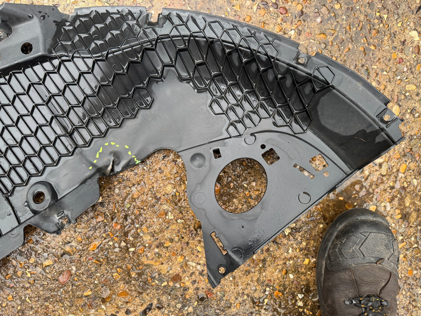 ford kuga mk3 cover under bumper lv4b-a8b384-j genuine lv4ba8b384j damaged