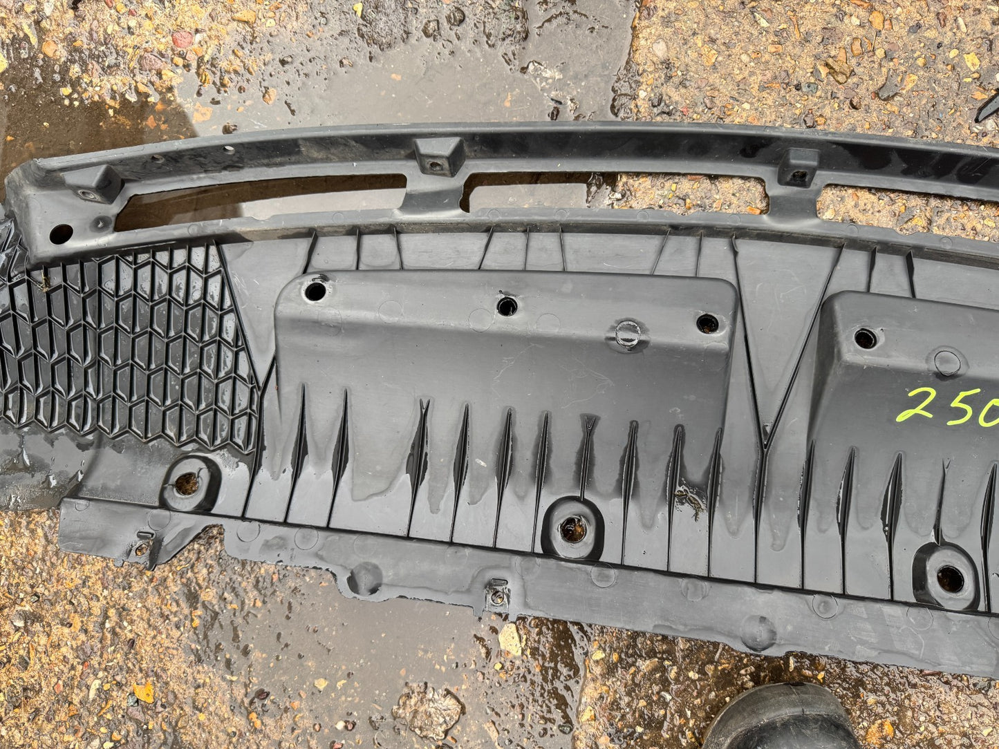 ford kuga mk3 cover under bumper lv4b-a8b384-j genuine lv4ba8b384j damaged