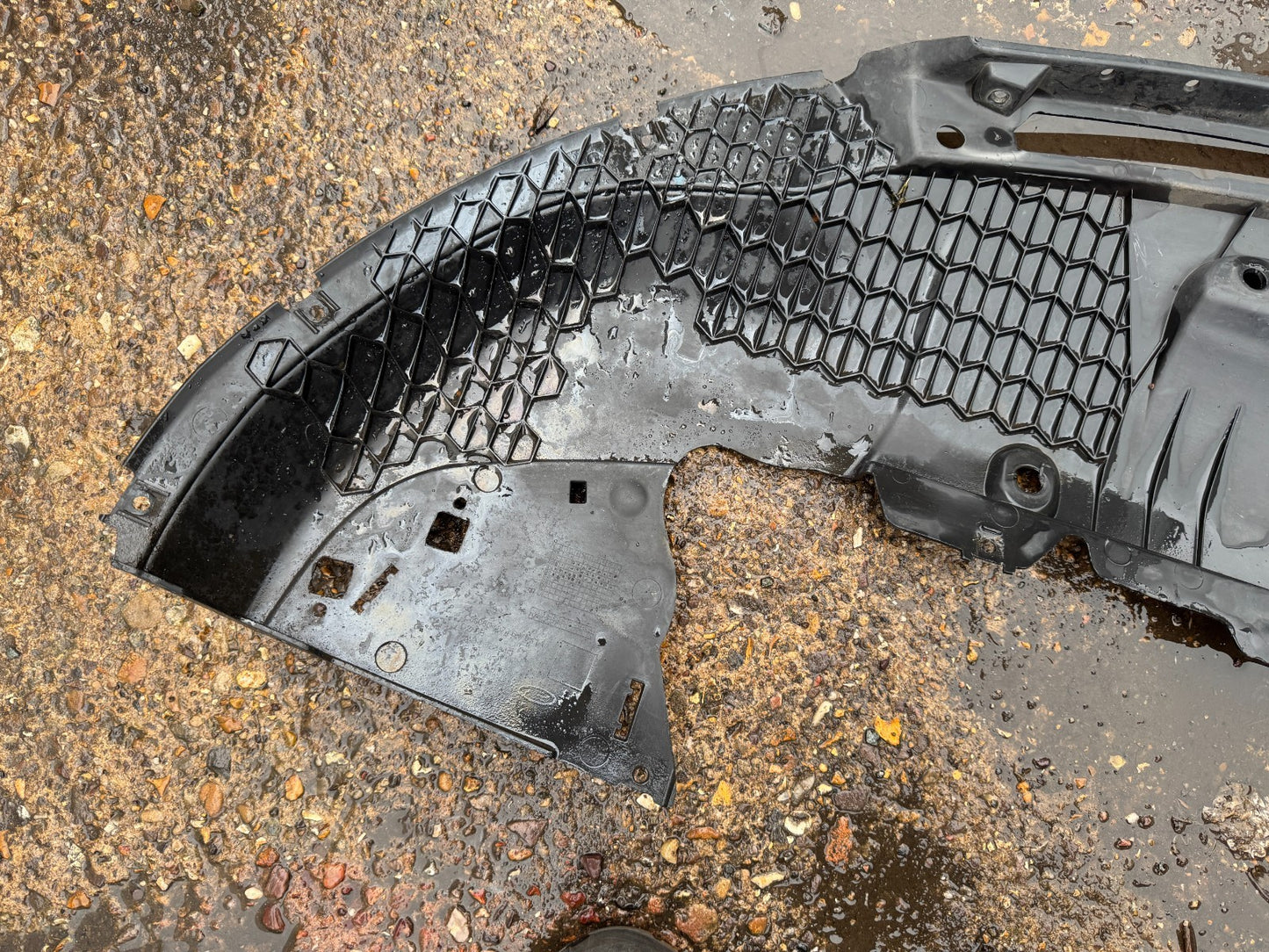 ford kuga mk3 cover under bumper lv4b-a8b384-j genuine lv4ba8b384j damaged