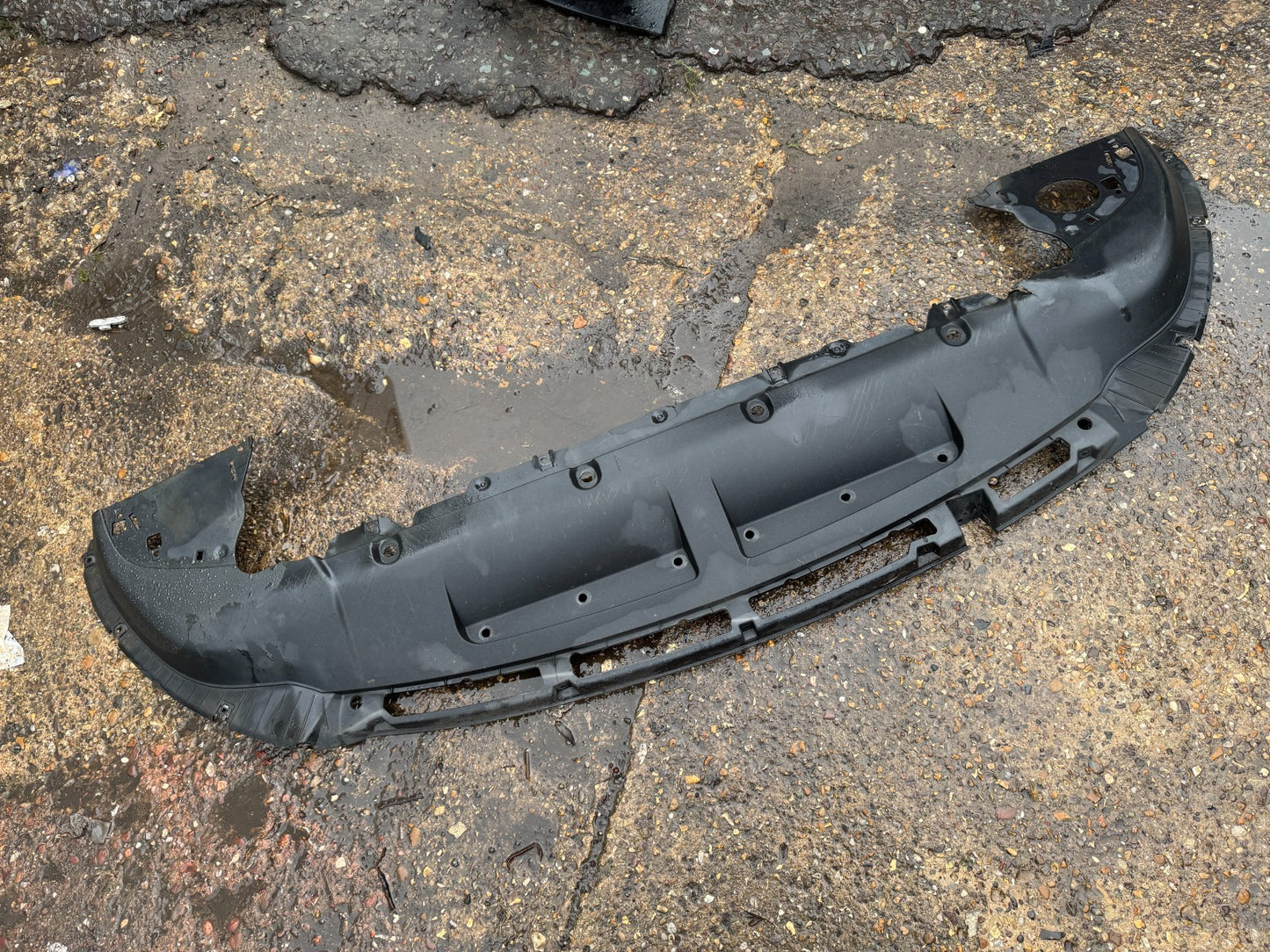 ford kuga mk3 cover under bumper lv4b-a8b384-j genuine lv4ba8b384j damaged