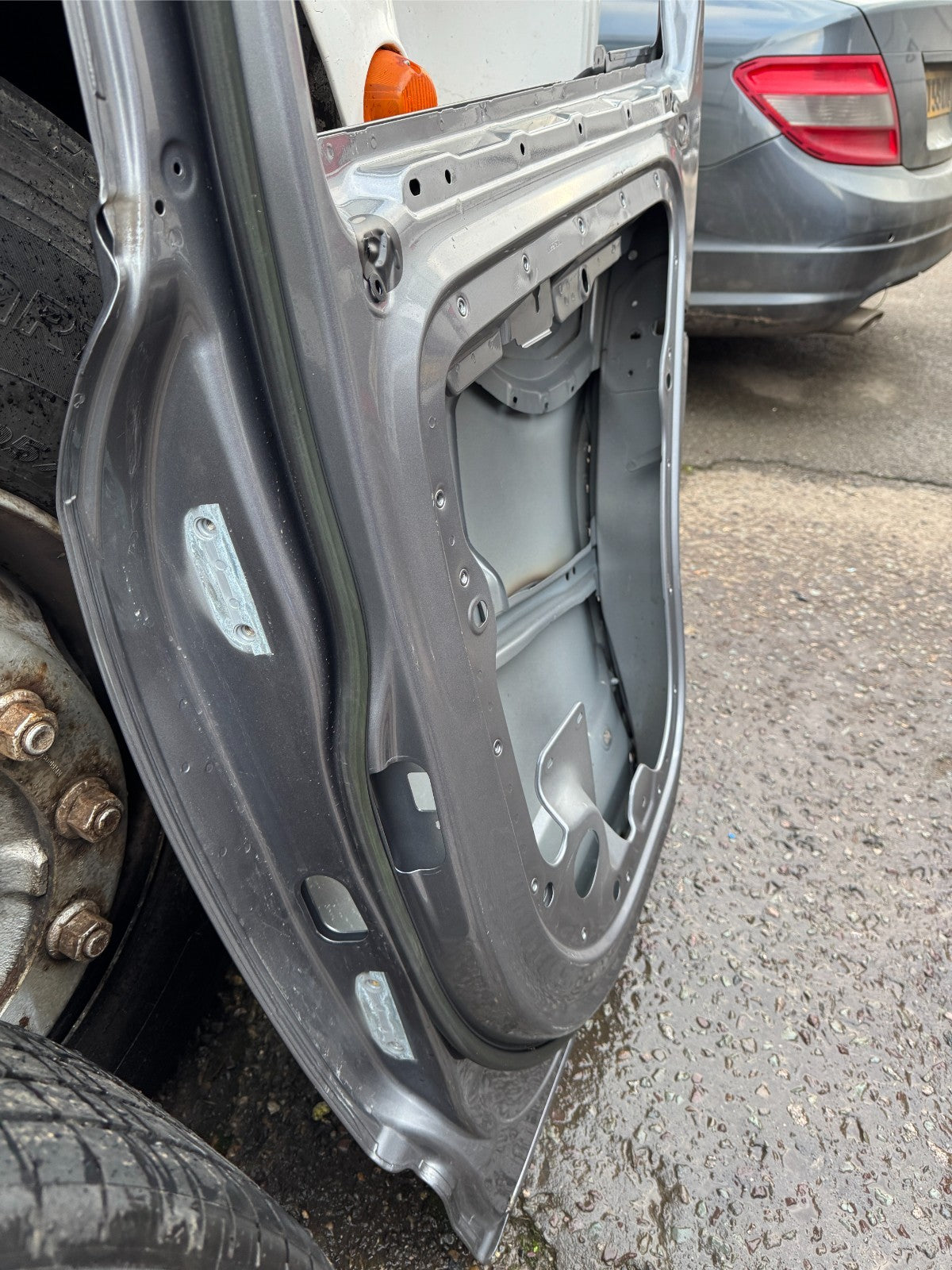 GENUINE LAND ROVER DEFENDER L663 REAR RIGHT SILVER BARE DOOR 2020-ON L8B224720AB