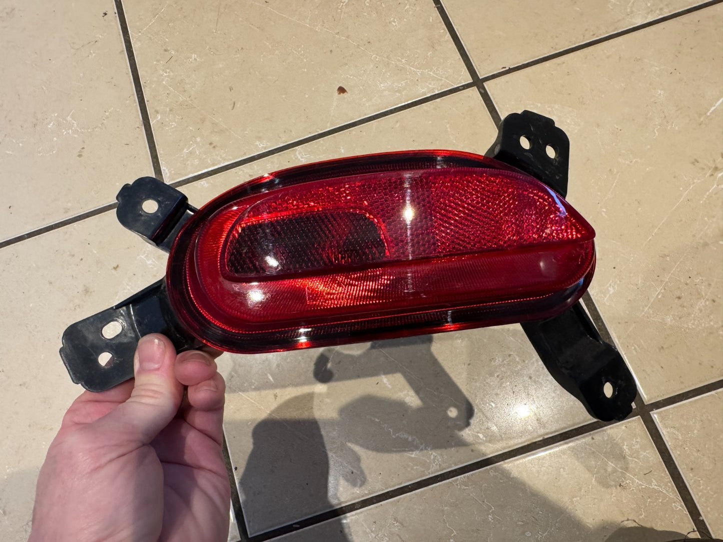 MG ZS REFLECTOR REAR LEFT SIDE 2022 ZS11666191 LENS FRACTURED