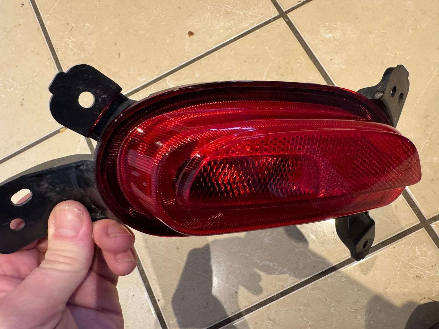 MG ZS REFLECTOR REAR LEFT SIDE 2022 ZS11666191 LENS FRACTURED