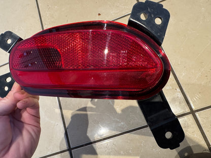 MG ZS REFLECTOR REAR LEFT SIDE 2022 ZS11666191 LENS FRACTURED